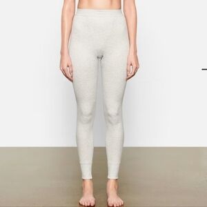 SKIMS Light Gray Leggings